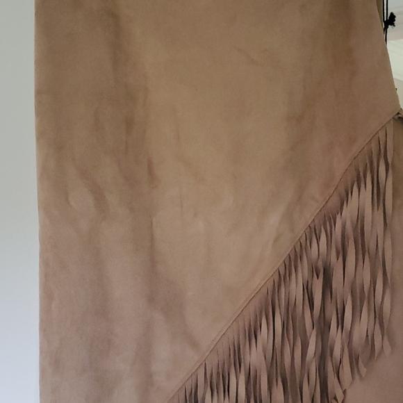 Faux suede skirt size 4 Expess NWT - Picture 2 of 3
